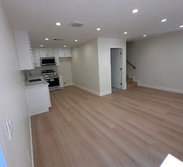 6235 1/4 Banner Ave — Photo 2
