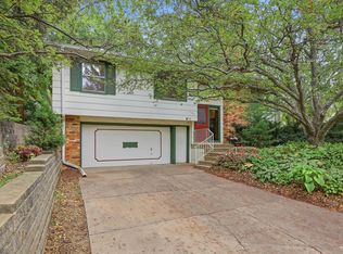 141 Oakwood Dr, New Brighton, MN 55112
