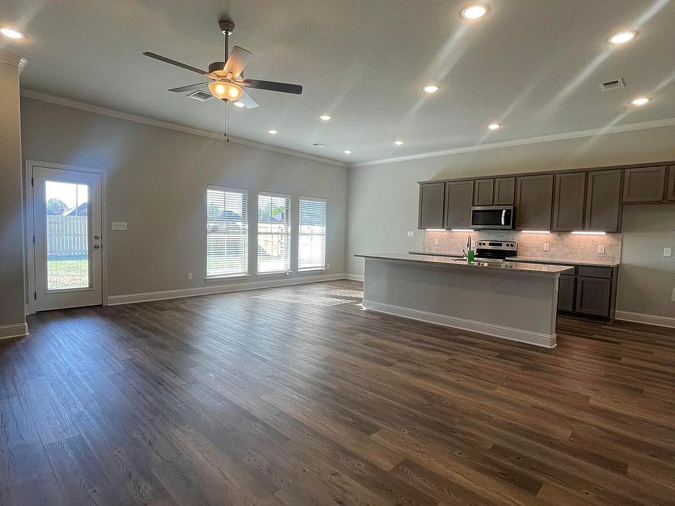 1st image of 700 Pikes Pl