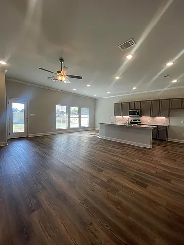 700 Pikes Pl Photo 1