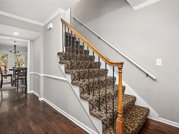16206 W Chalet Dr, Olathe, KS 66062