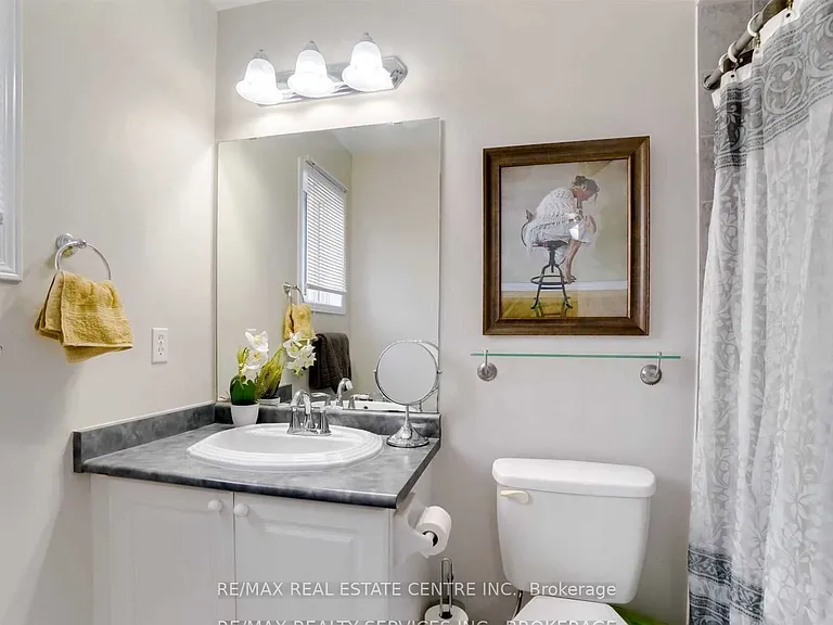 92 Lake Louise Dr #UPPER — Photo 13