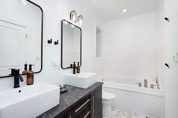 821 W Roscoe St #1 — Photo 63