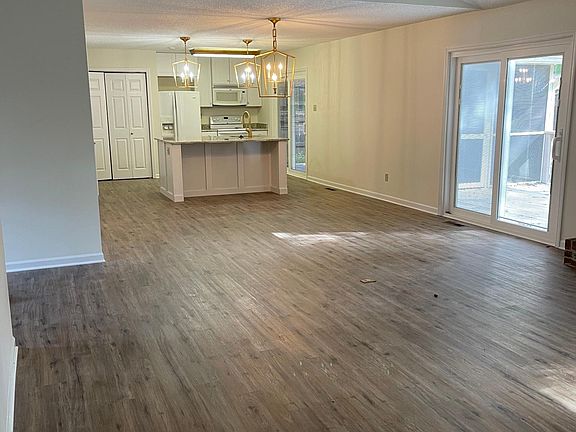 open den to kitchen