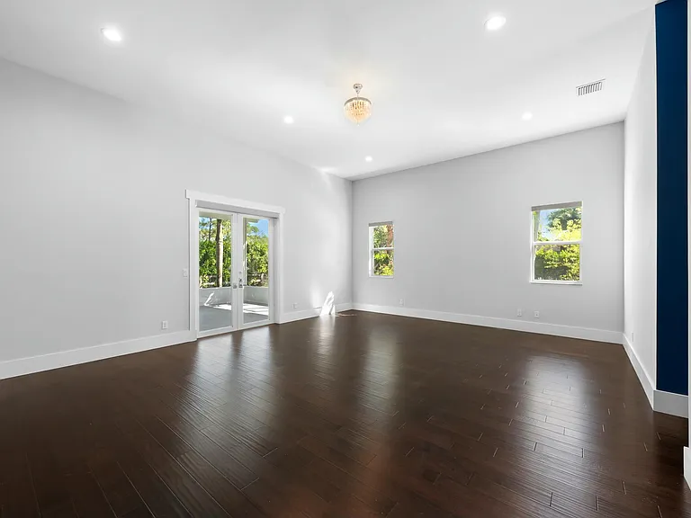 15503 Temple Blvd — Photo 24