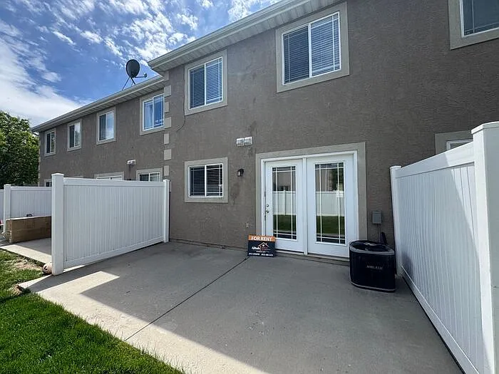 298 E 2350 N — Photo 10