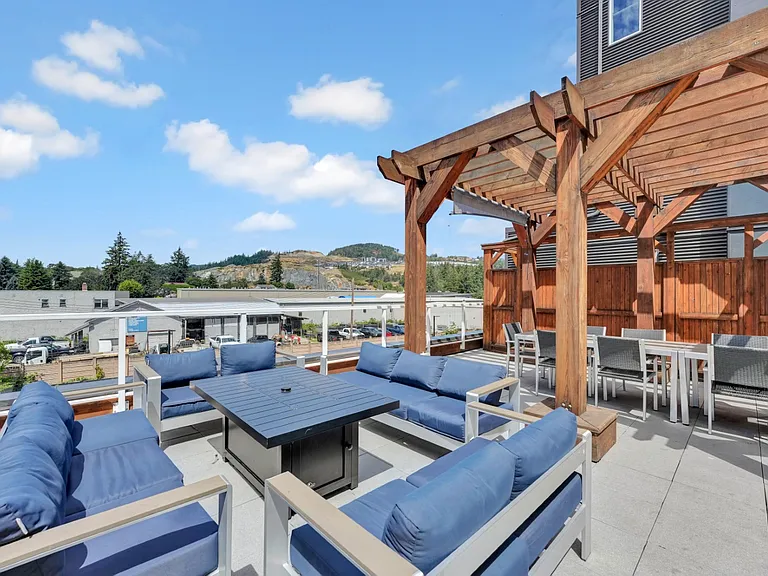 1060 Goldstream Ave — Photo 27