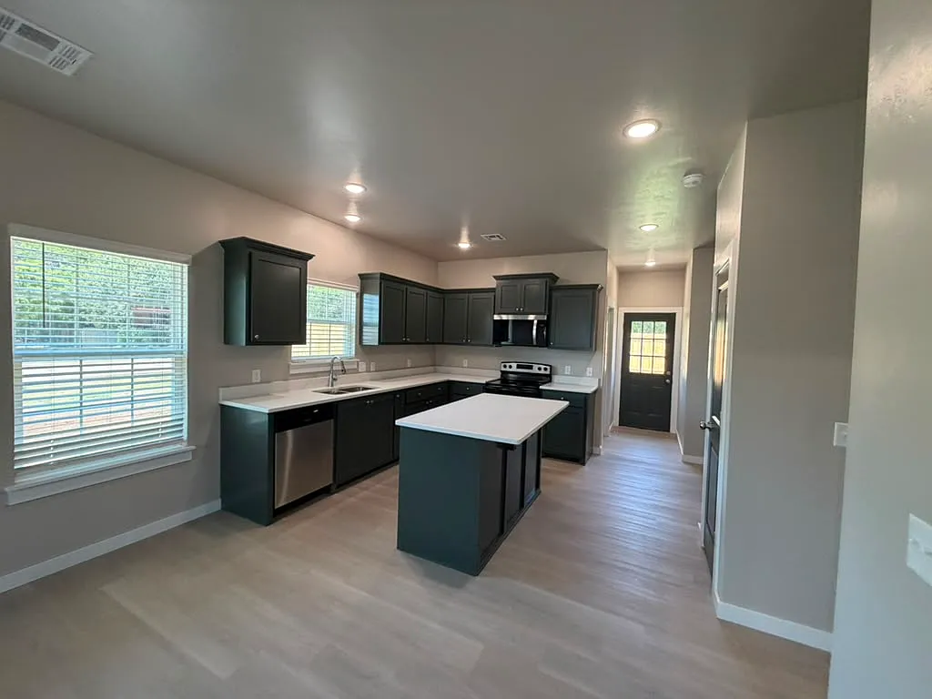 3 bed, 1100 sqft, $1,495 — Photo 4