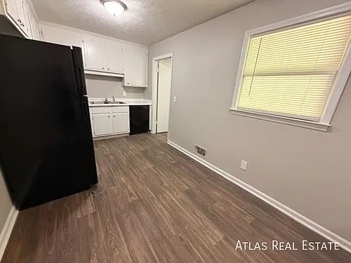 400 Lexington Hts Photo 1