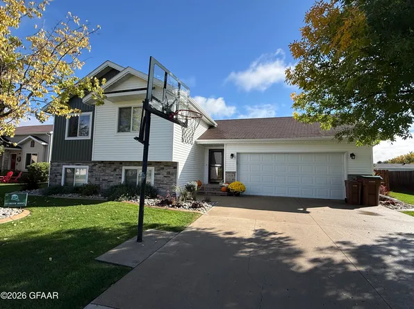 1529 12th Ave SE, East Grand Forks, MN 56721