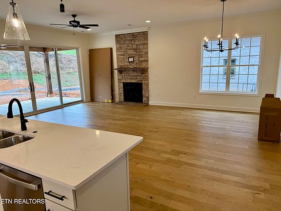5th image of 2125 Mission Hill Ln