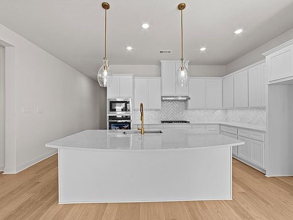 The Saratoga - Kitchen