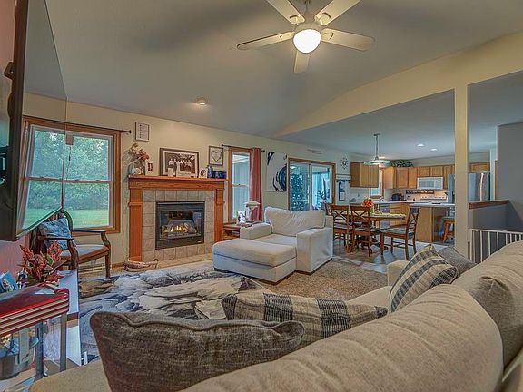 2nd image of 126 Deanna Dr