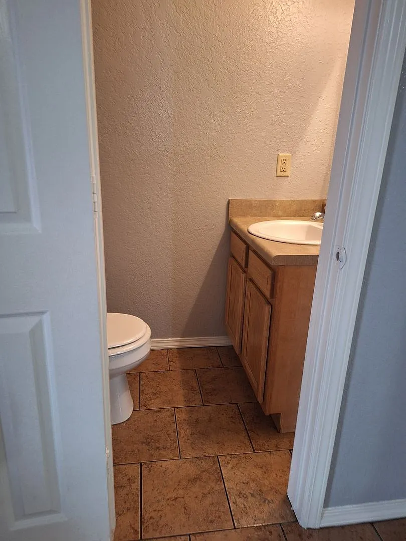 2 and 3 bedroom townhouses — Photo 3