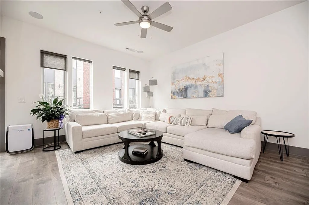 3 bed, 3.5 bath, 2277 sqft, $4,500 — Photo 3