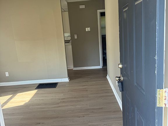 3rd image of 2621 Booker Ave