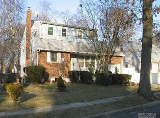 81 Maple Dr, Amityville, NY 11701