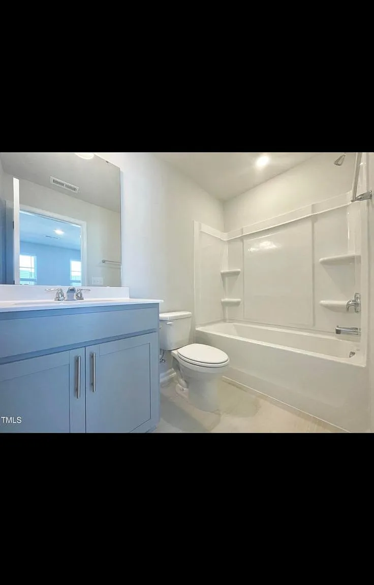 3 bed, 3.5 bath, 1734 sqft, $2,050 — Photo 3