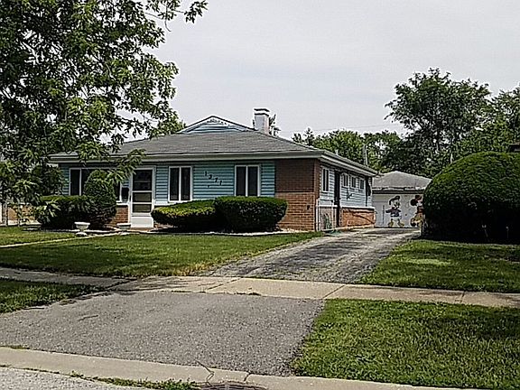 3rd image of 1371 Woodview Ave