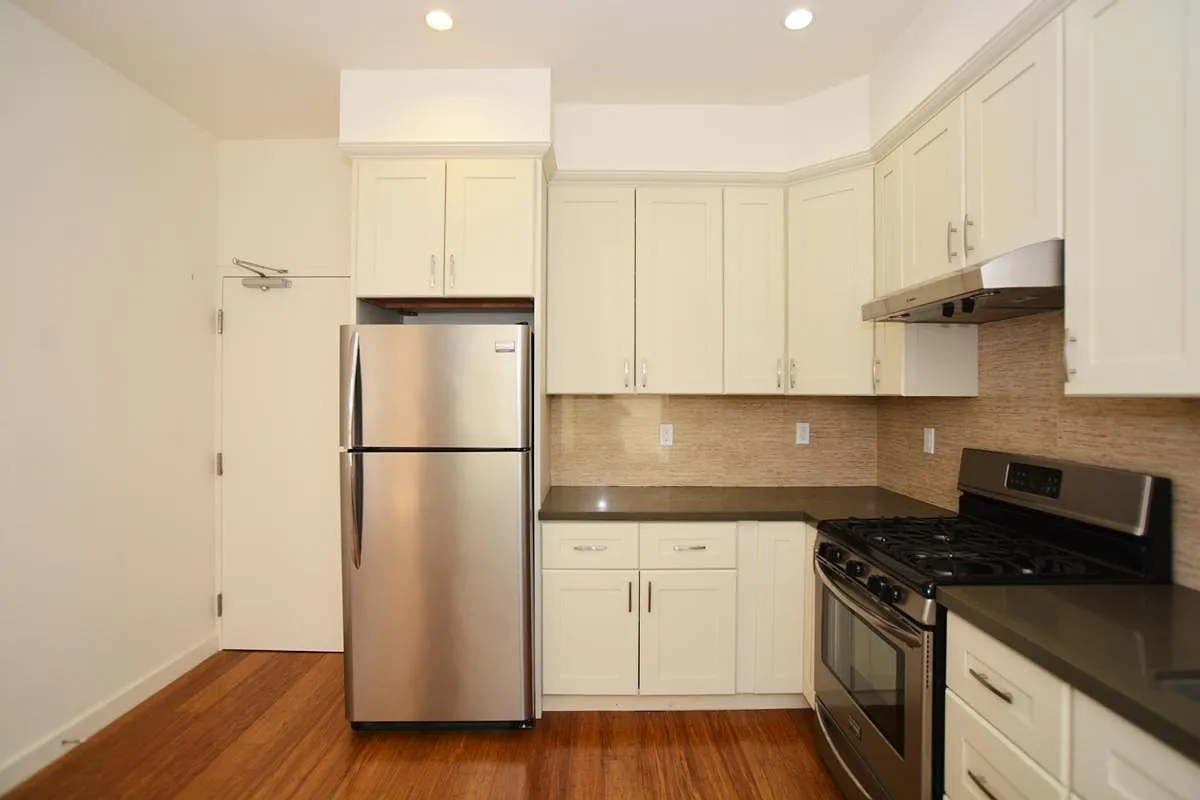 Building Photo - 1032 Hyde St #4