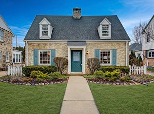 2550 N 90th St, Wauwatosa, WI 53226
