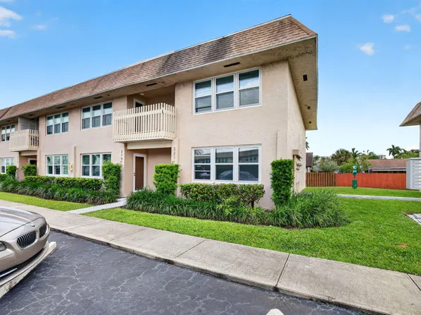 321 Gulfstream Rd, Dania, FL 33004