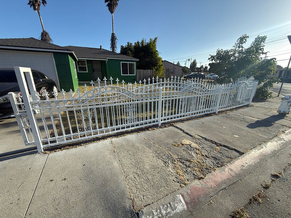 1st image of 2320 Douglas St