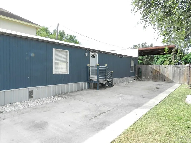 1718 E Juarez Ave NE — Photo 4