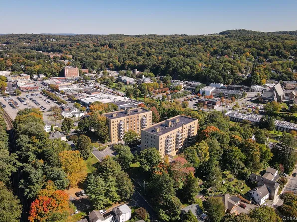 25 Stewart Place #418, Mount Kisco, NY 10549