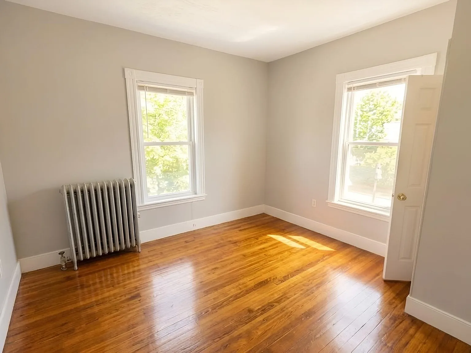 5 bed, 1.0 bath, 1500 sqft, $3,700 — Photo 4