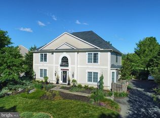 220 Bayberry Ln, Sinking Spring, PA 19608