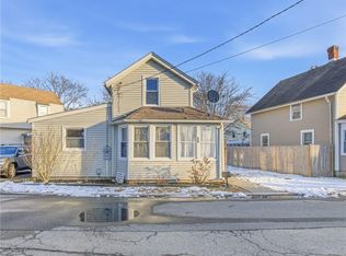 28 Jefferson Ave E, Riverside, RI 02915
