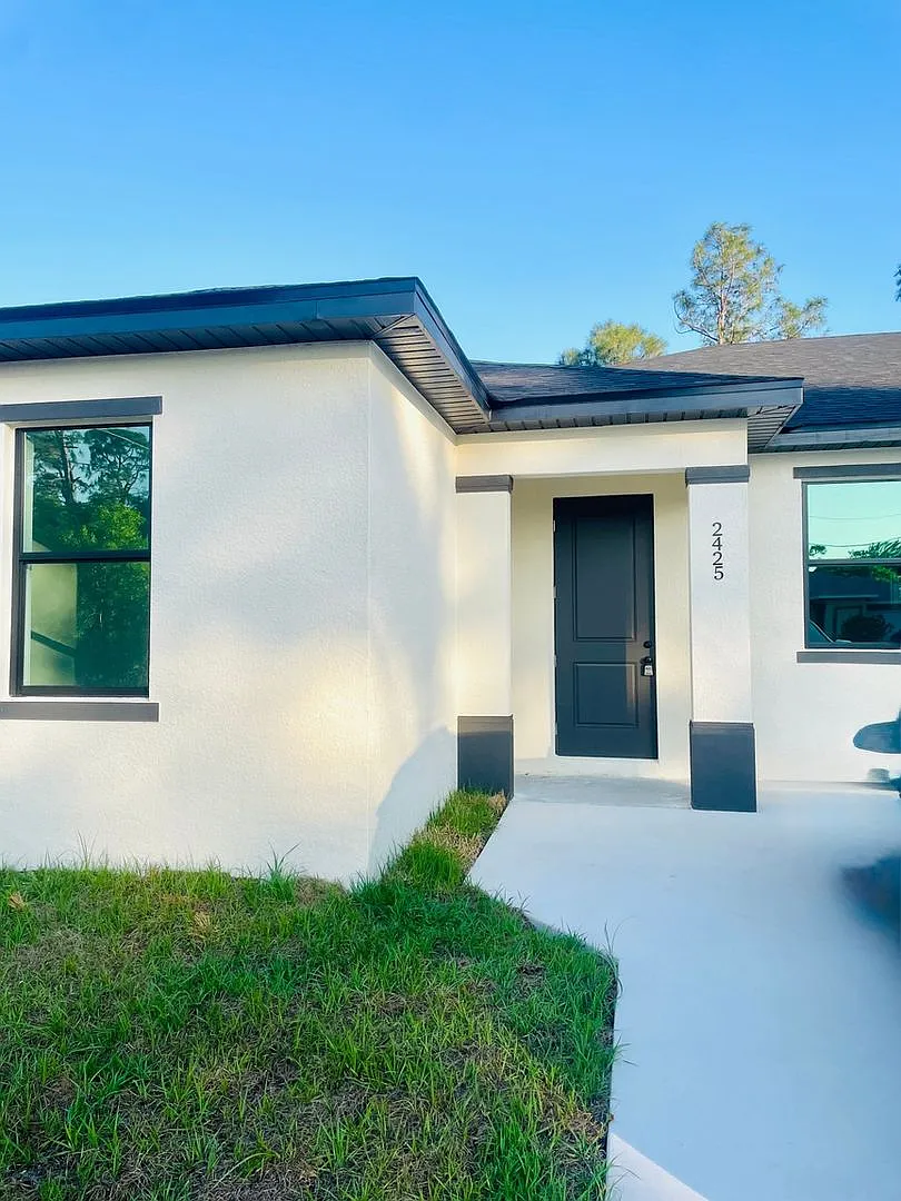Charming 3BR Duplex in Lehigh Acres — Photo 1