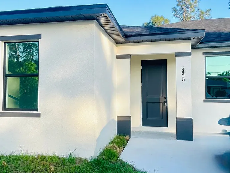 2425 Millie Ave S — Photo 1