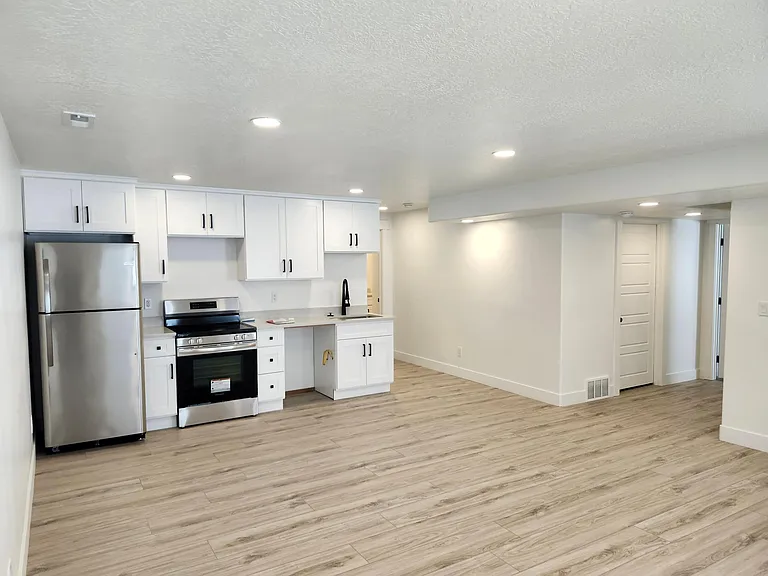 99 N Lasalle Dr #B — Photo 6