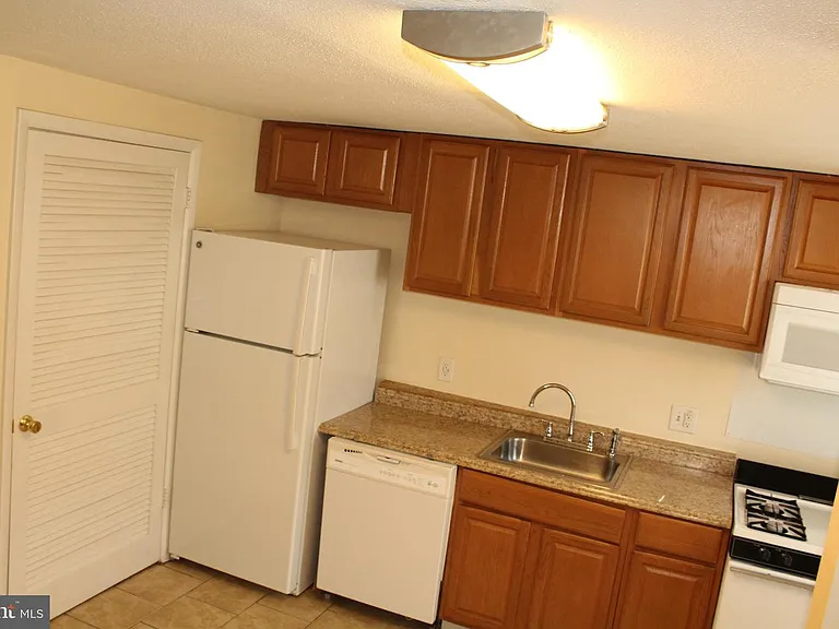 1769 Village Green Dr #Y-82 — Photo 3