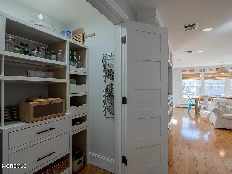 31 Washington Ave — Photo 19