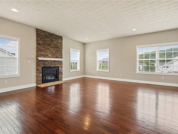 2nd image of 245 Bentbrook Cir