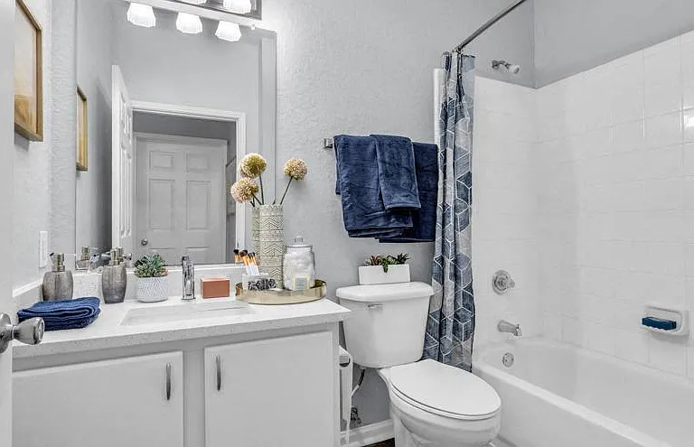 Marina Pointe — Photo 10