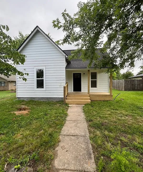 1709 Reeves Ave