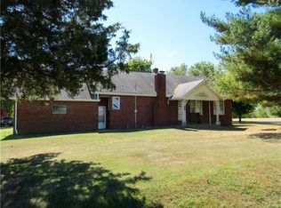 122 New Douglas Ave, Sorento, IL 62086