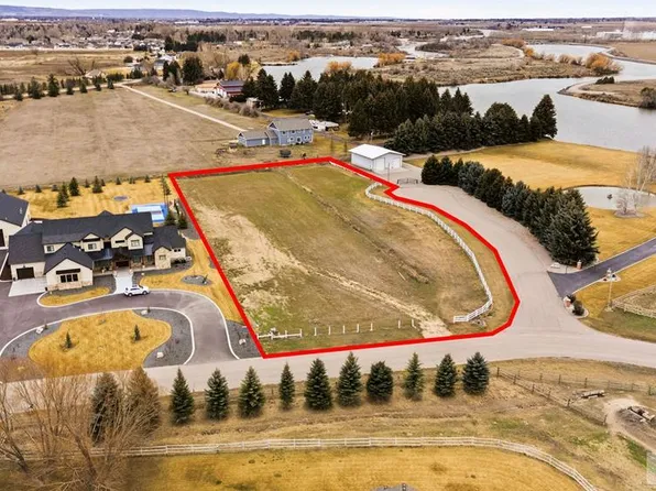 7597 N Riverfront Dr, Idaho Falls, ID 83401
