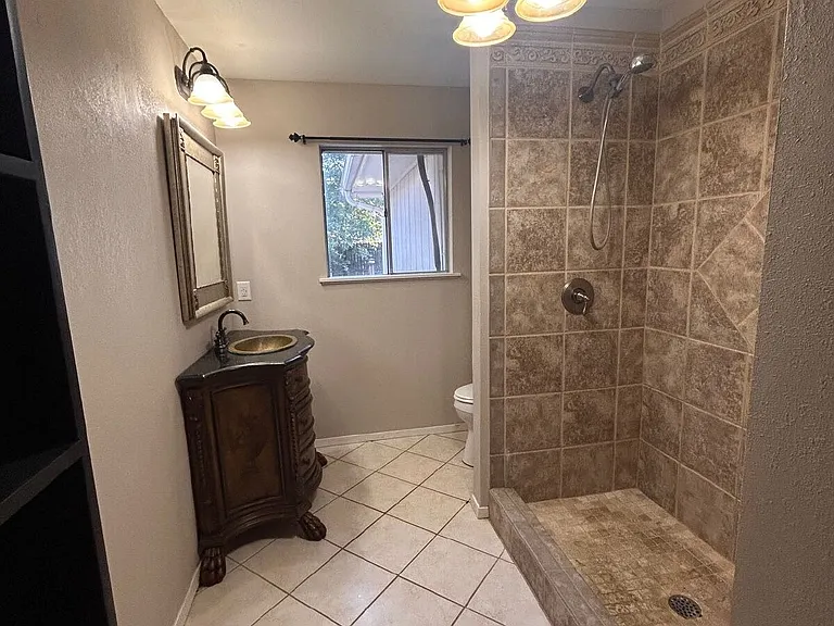 12 Red Oak Ln — Photo 4