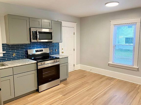 2nd image of 944 Elizabeth St #944