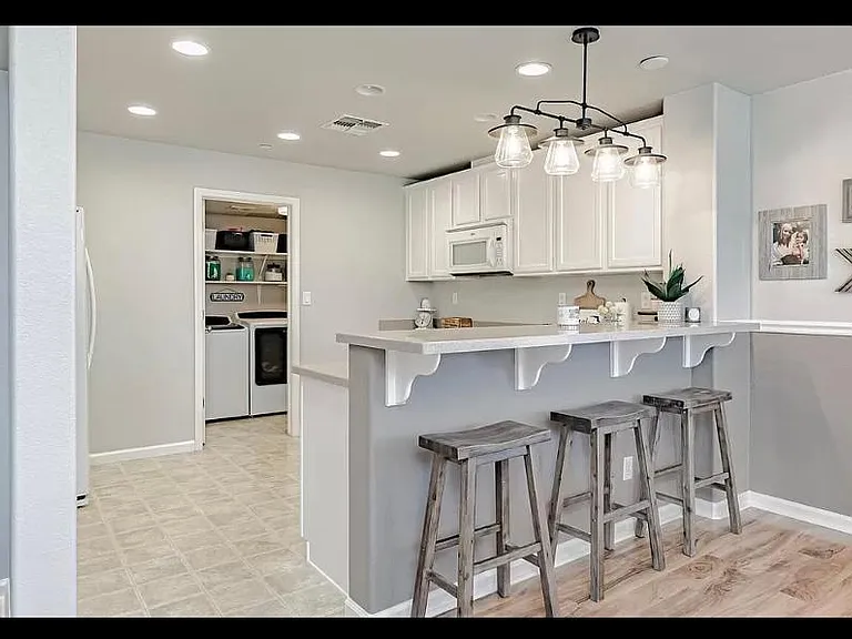 1638 Allen Cir — Photo 5