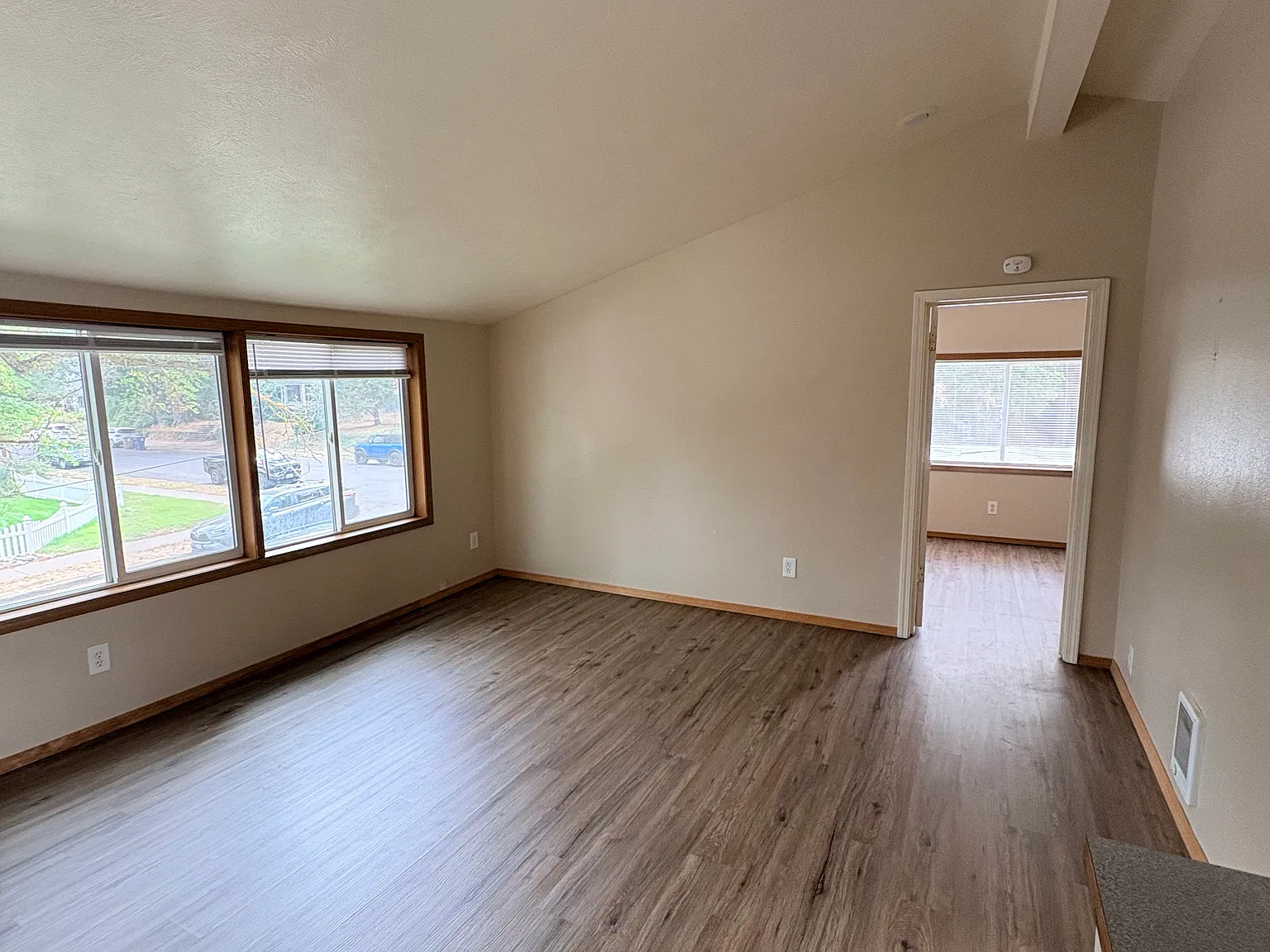 2 bed, $1,300 — Photo 4
