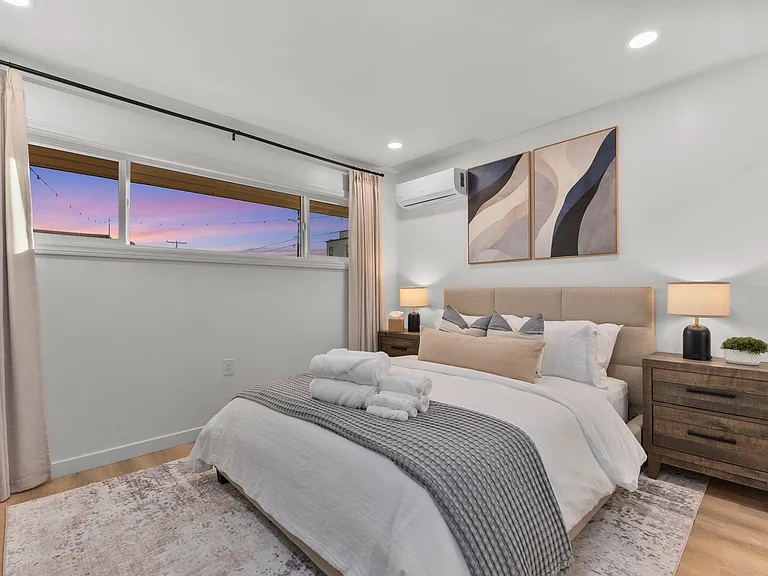 4440 Clairemont Dr — Photo 3