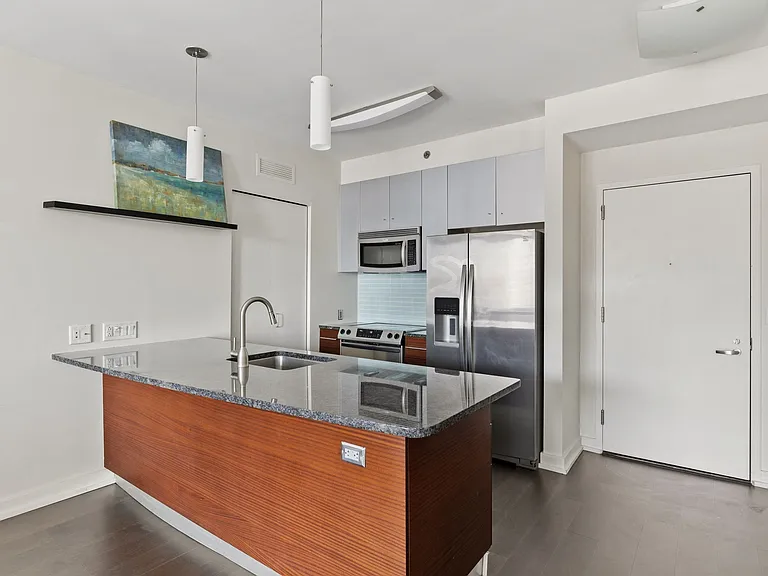 2101 Market St #8O5 — Photo 8