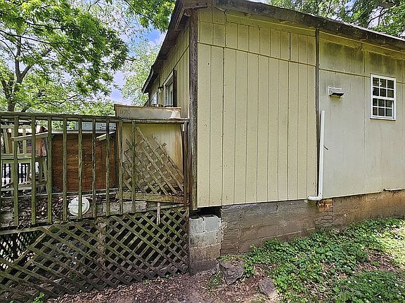 3rd image of 117 Dix St