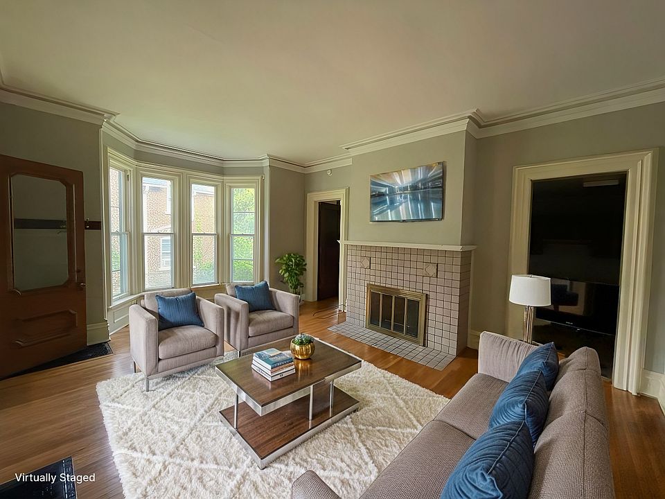 Virtually staged Living room (Design Ideas)